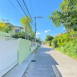 Casa nova com entrada privativa próxima à praia