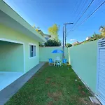 Casa nova com entrada privativa próxima à praia