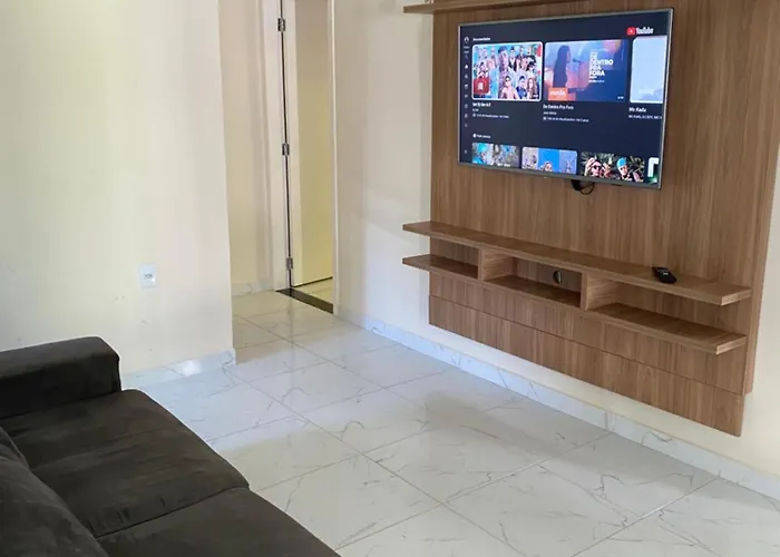 Casa nova com entrada privativa próxima à praia
